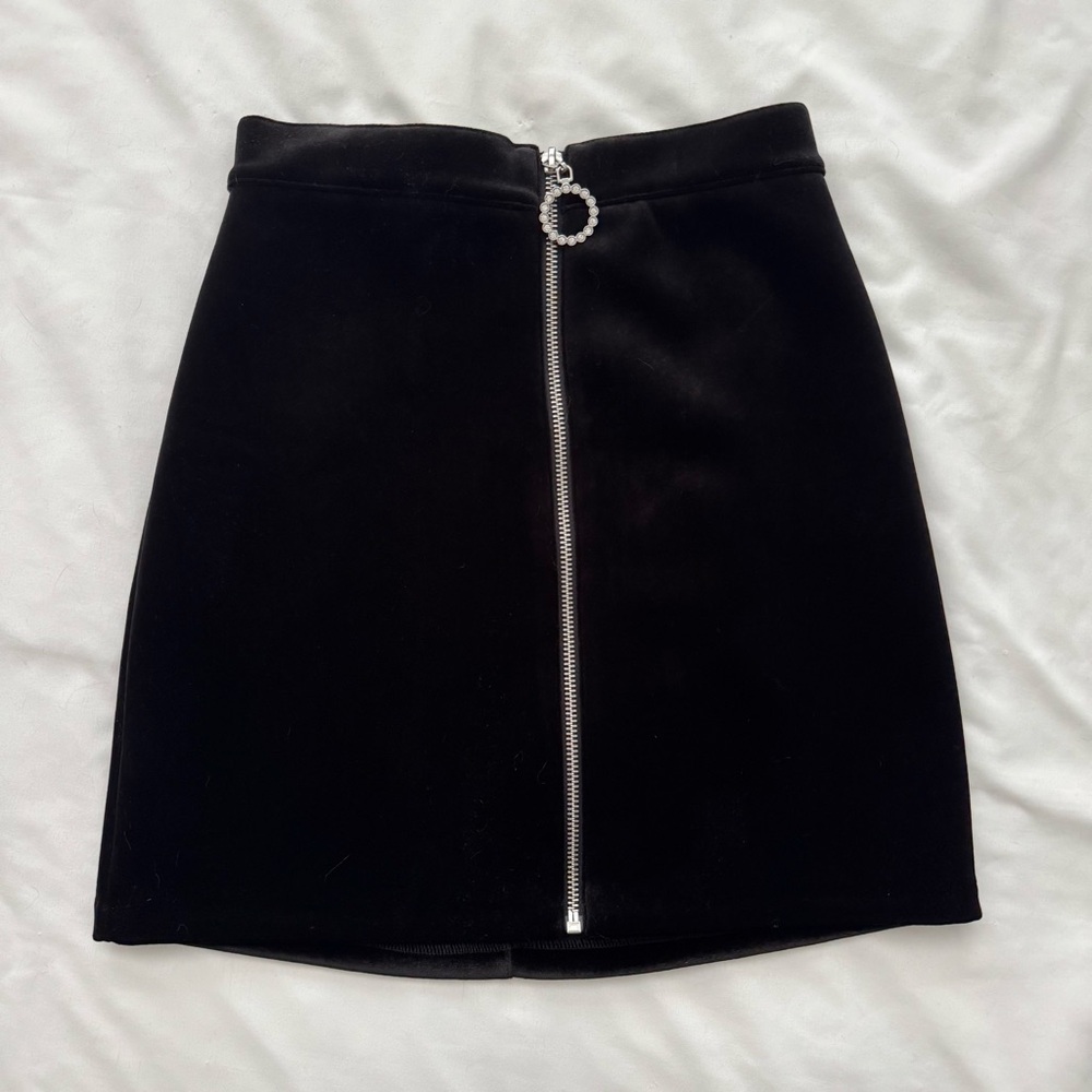 Elegant Black Velvet Skirt with Zipper Detail
